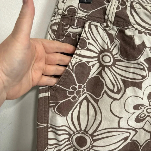 Aeropostale Women's Size 3/4 Floral Bermuda Shorts Brown White Retro Groovy Boho - Picture 4 of 15